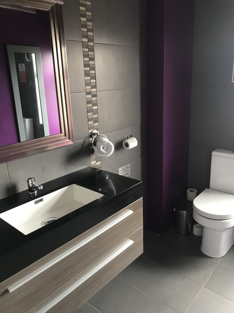 Bennetts Hotel 44/50
