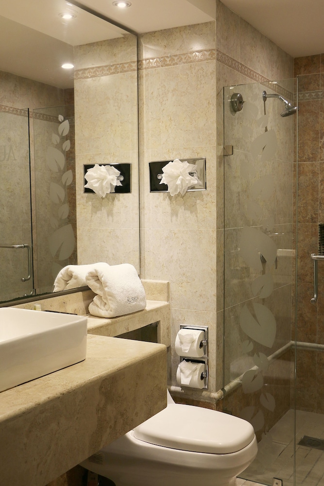 Aurea Hotel And Suites 49/50