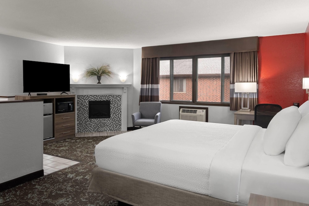 DELUXE, SUITE, KING BED