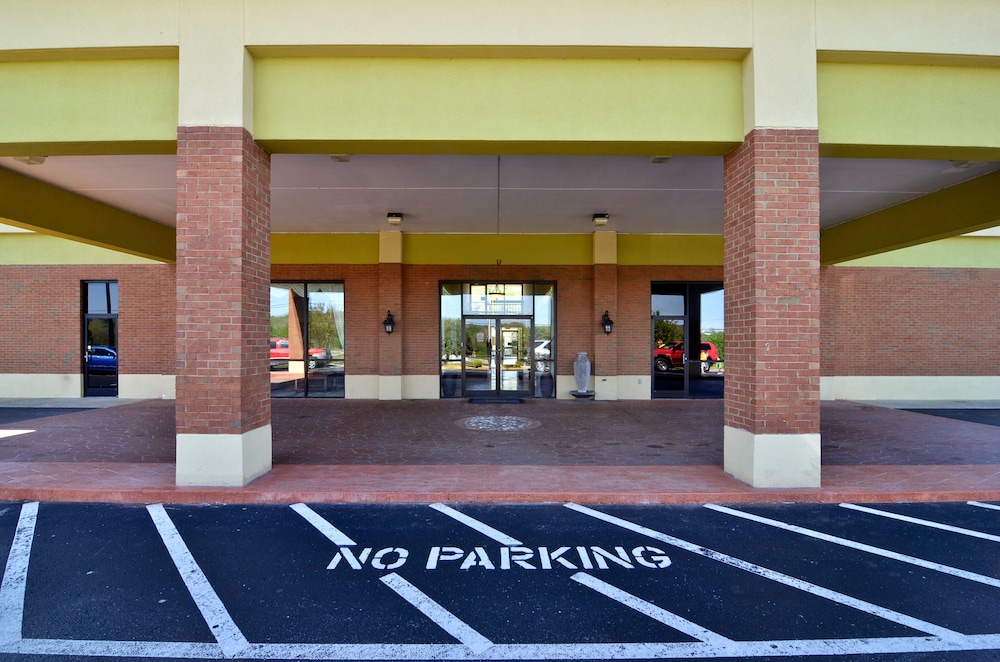 Best Western Fayetteville Inn 8/42