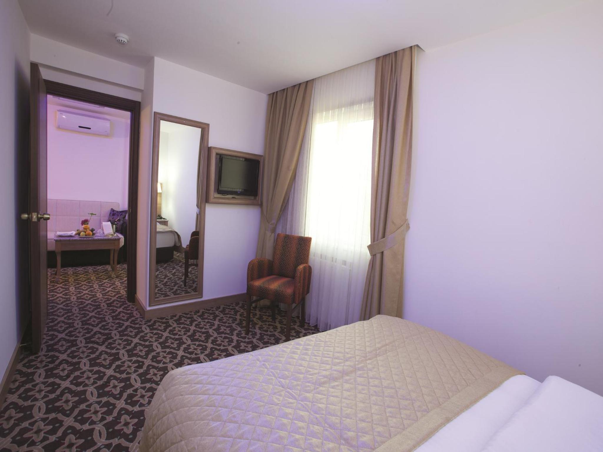 The City Hotel 10/47