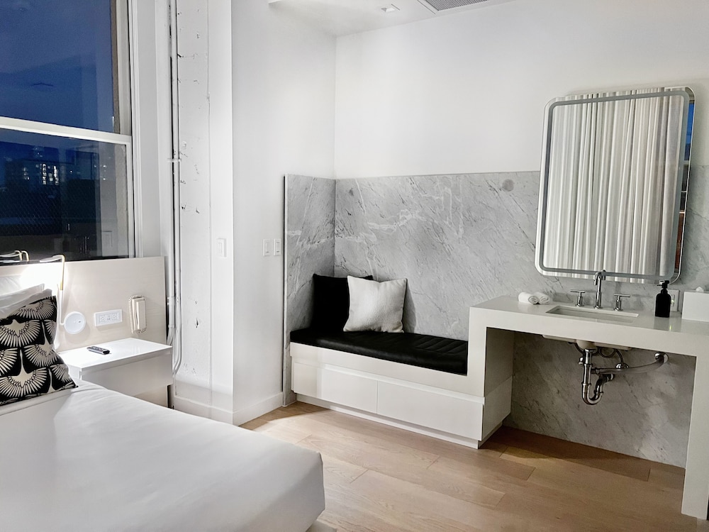 YOTEL San Francisco, Select by Hilton 21/76
