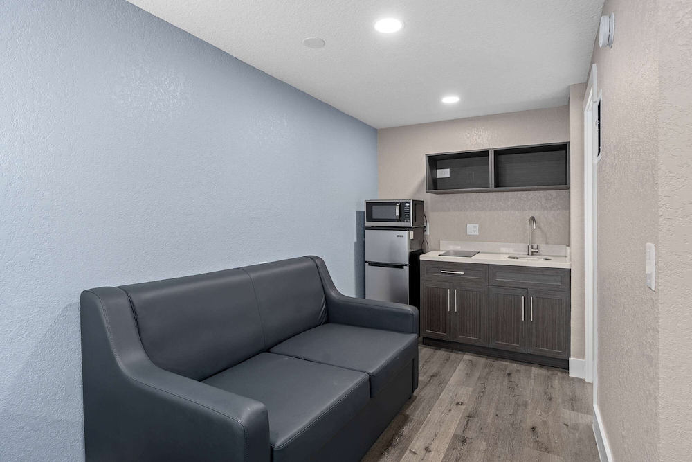 Super 8 by Wyndham Kissimmee/Orlando 31/50