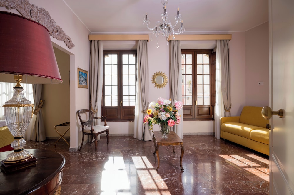 Porta Di Mezzo Luxury B And B 14/38