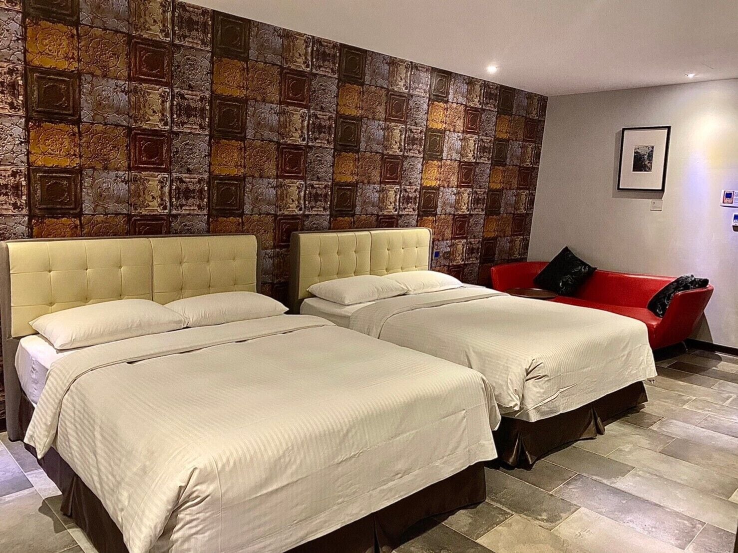 EXECUTIVE, TWIN BEDS