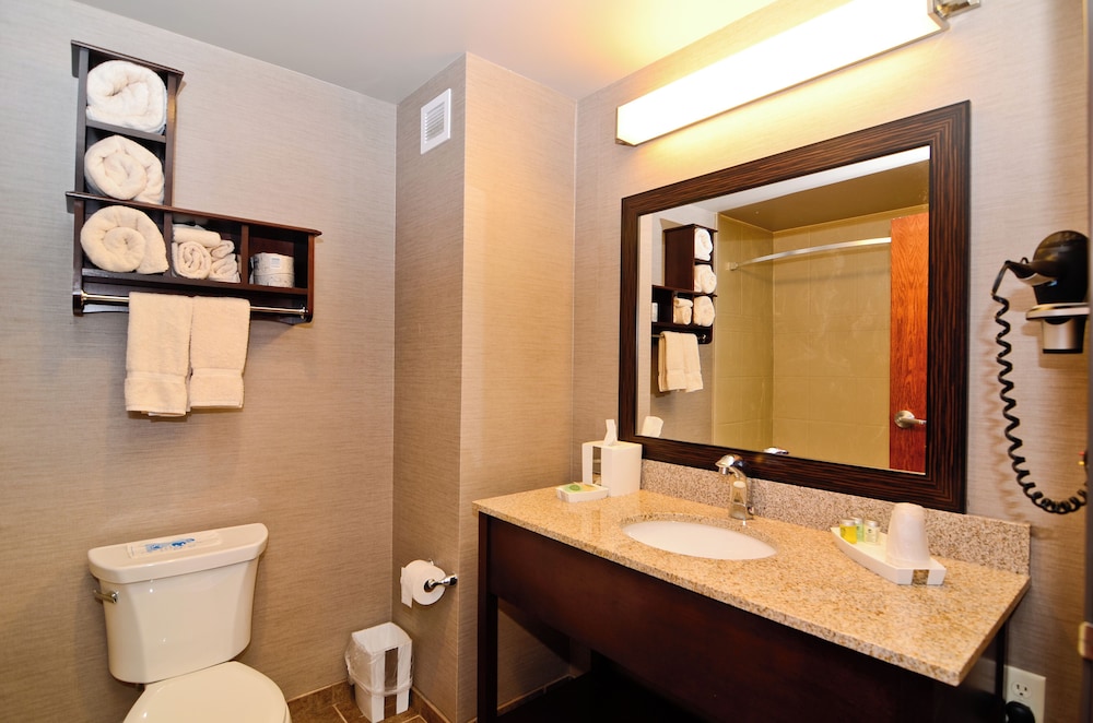 Astoria Hotel and Event Center 60/61