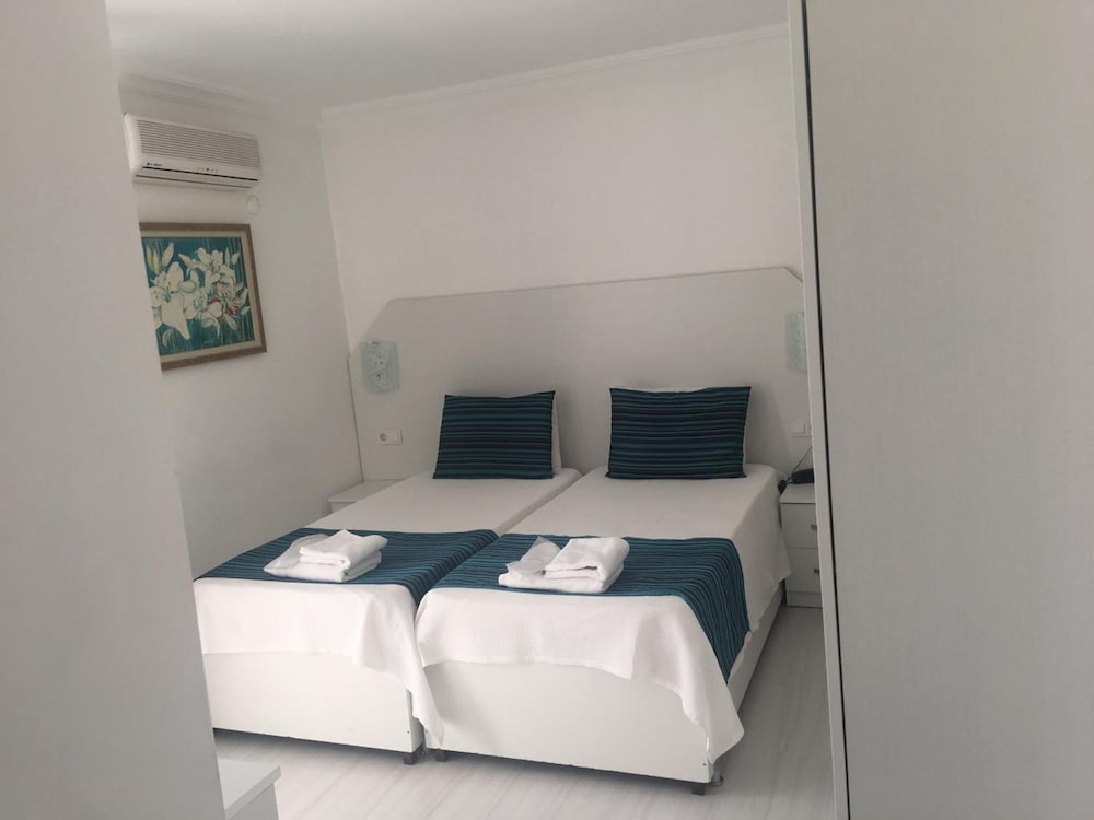 Teos Hotel 12/37