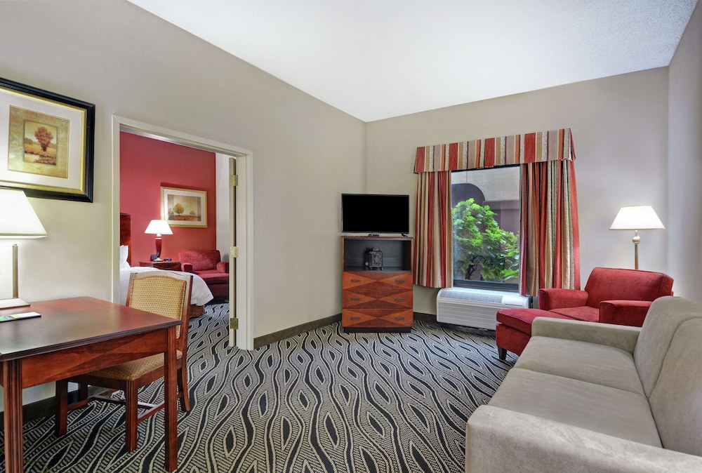 Hampton Inn Fayetteville 49/73