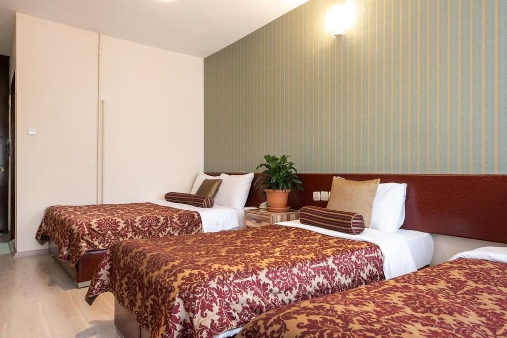 Dinar Hotel 26/43