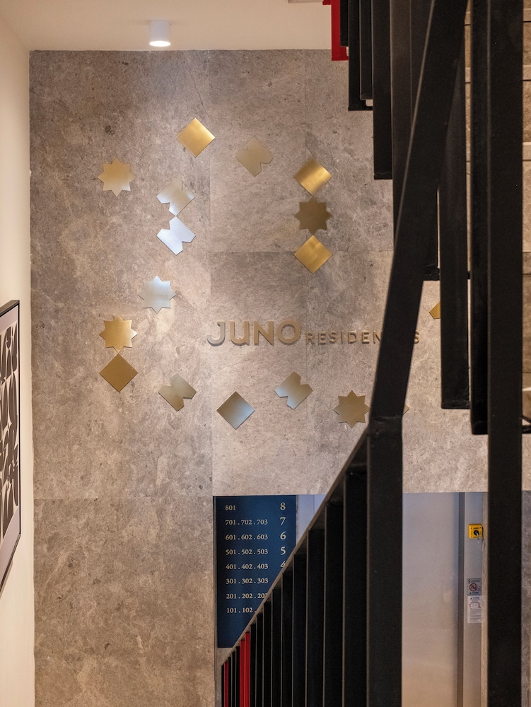 JUNO RESIDENCES 33/40