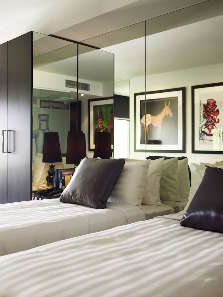 The Cullen Melbourne - Art Series 8/56