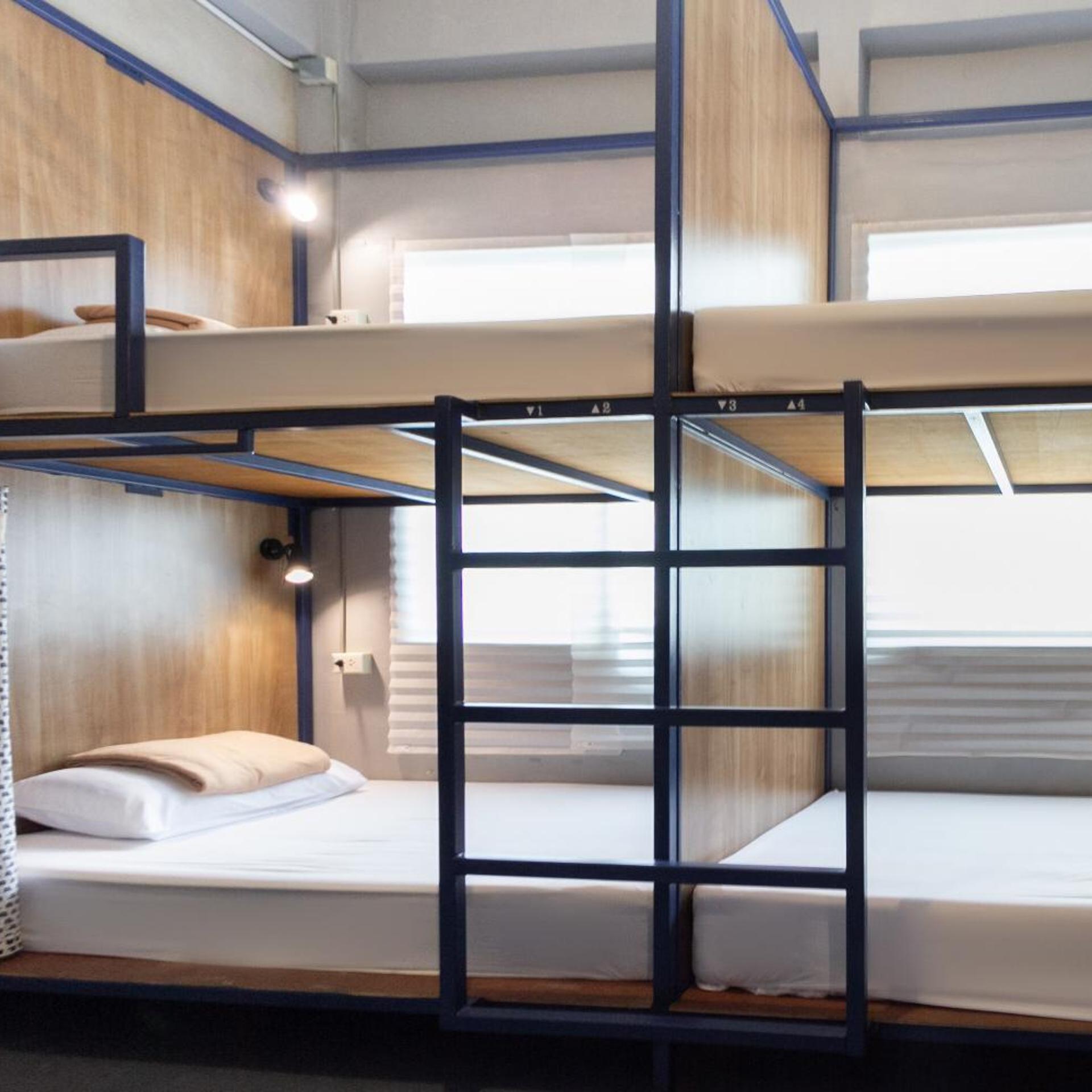 Female Dorm, 8 People