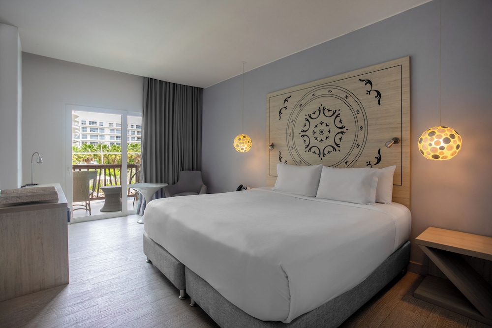 DELUXE, KING BED, BALCONY