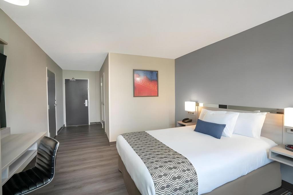ROOM, QUEEN BED