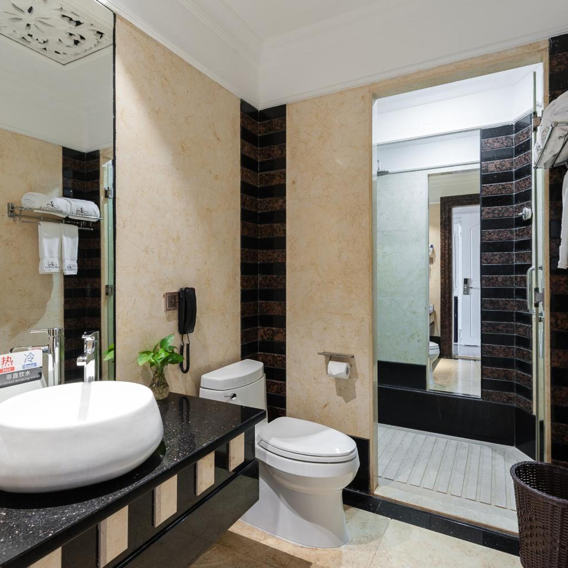 Superior, Queen Bed, No Window، Nan Yang Royal Hotel 3/6