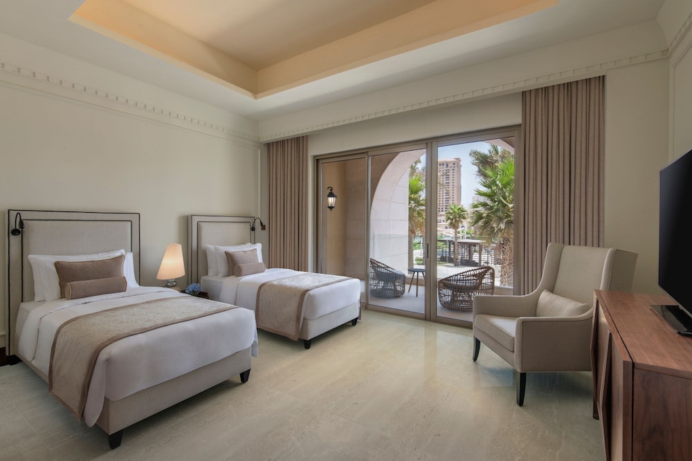 2 Bedrooms, King Bed, Pool Side, Smoking