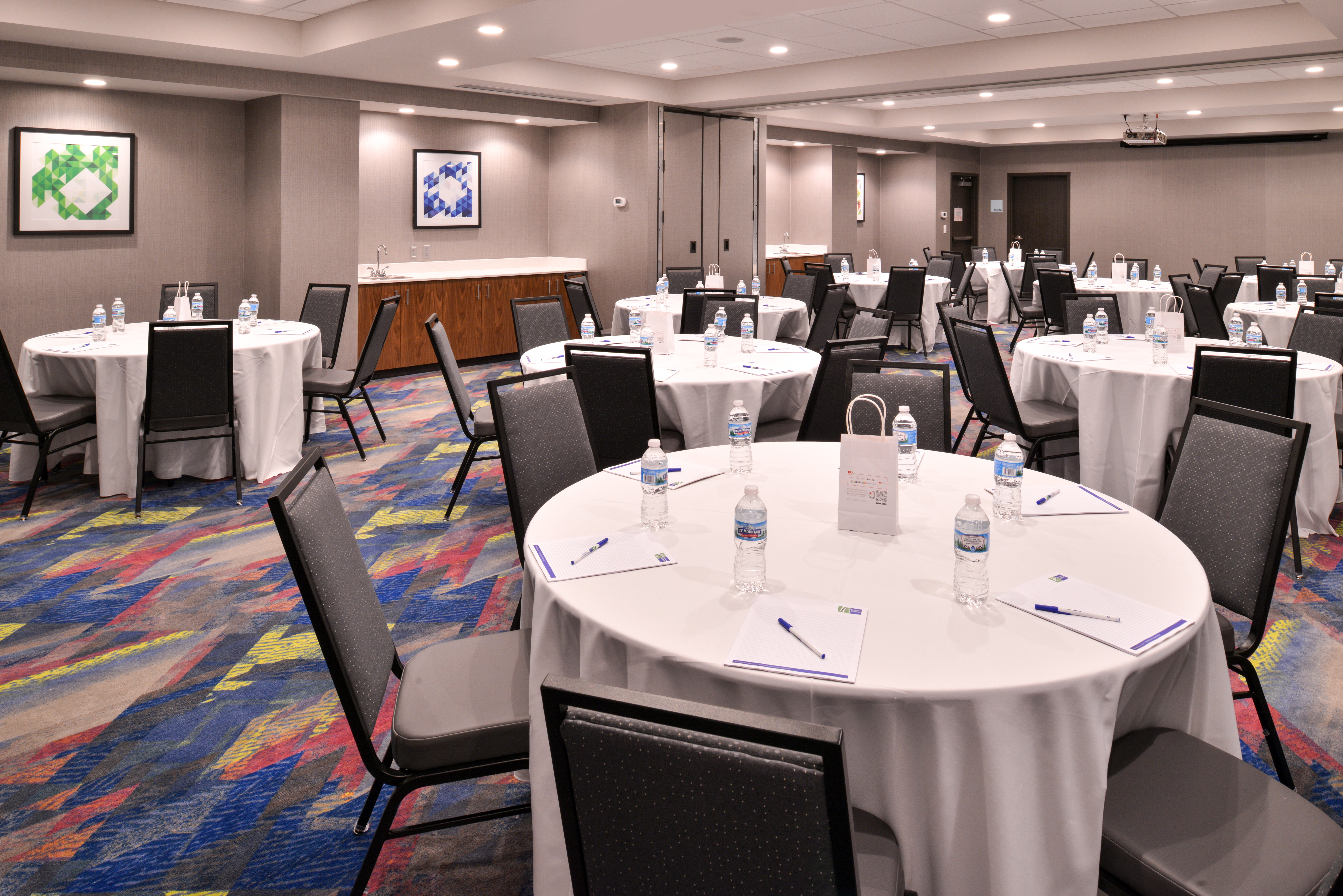 Holiday Inn Express Suites Bryant Benton Area 57/71