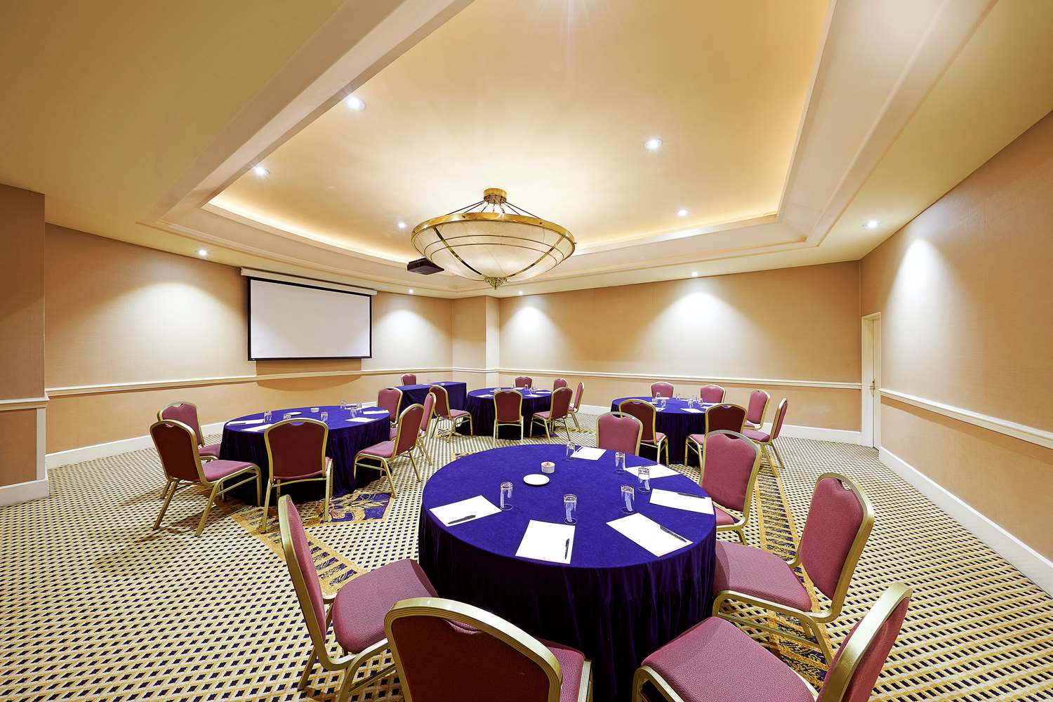 Stamford Plaza Sydney Airport, WorldHotels Elite 52/58