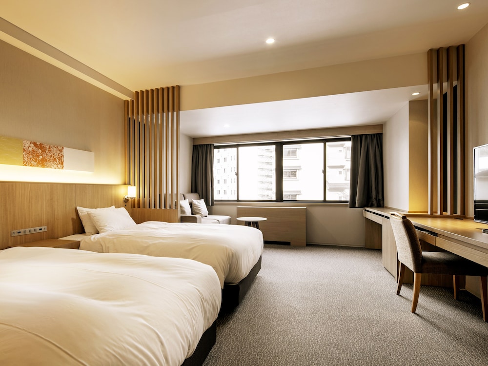 Superior, Twin Beds, East Wing