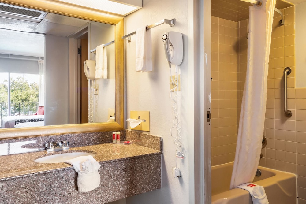 Econo Lodge Winter Haven Chain Of Lakes 15/44