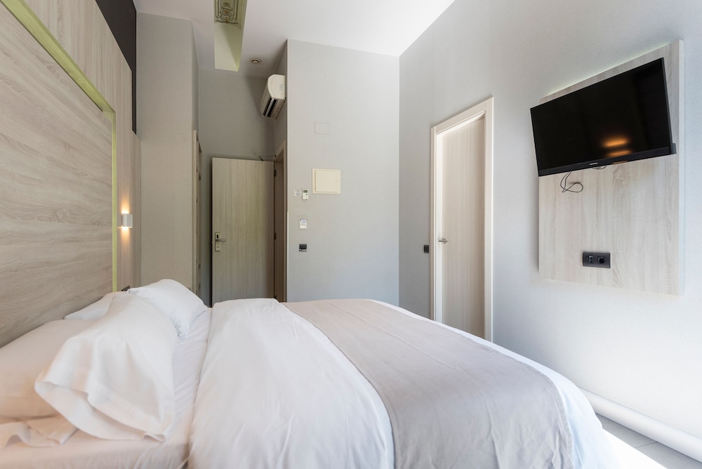 Hostal Plaza Goya Bcn 11/32