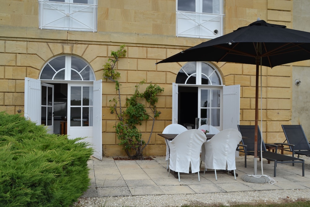 Chateau Les Merles 4/49