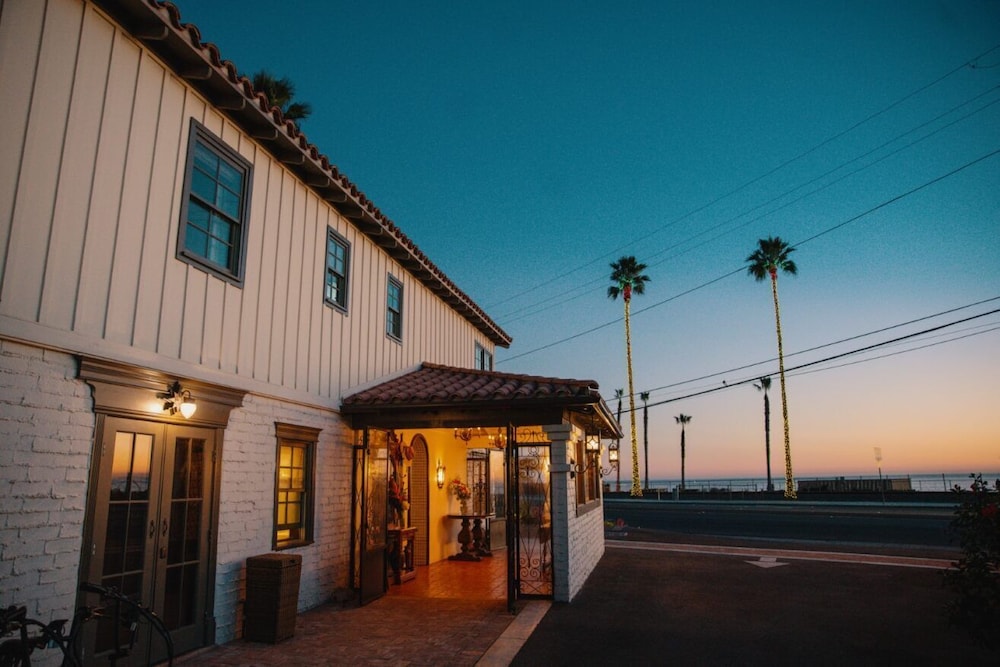 Capistrano Seaside Inn 3/50