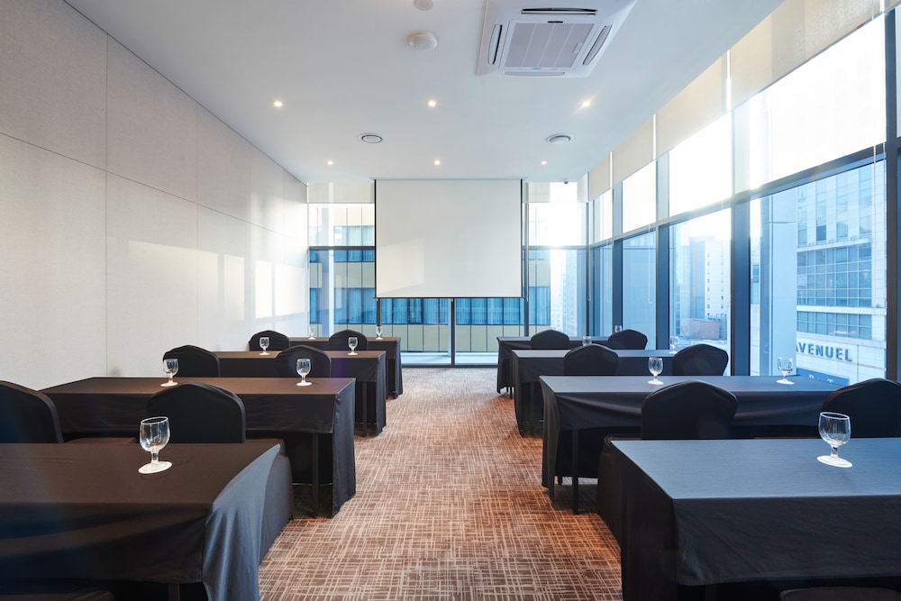 Stanford Hotel Myeongdong 41/50