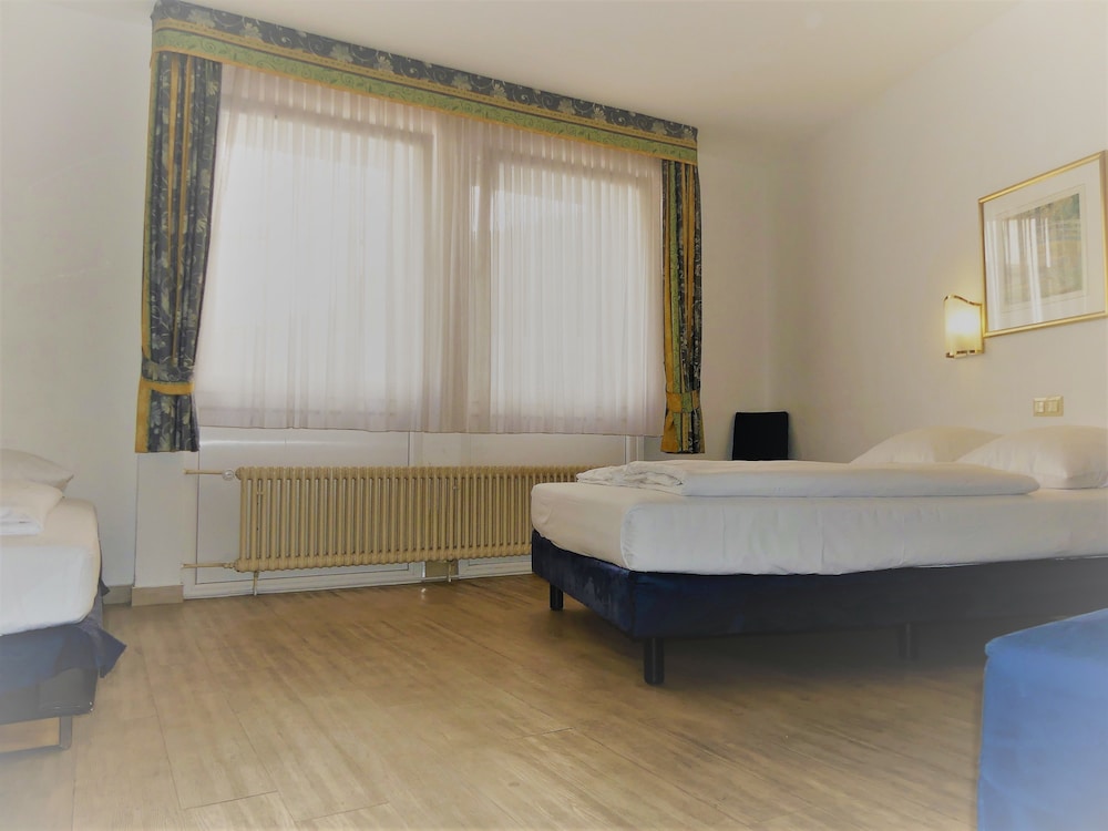 Hotel Konigshof The Arthouse 15/49