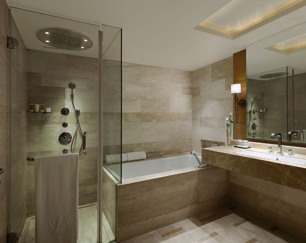 The Leela Ambience Gurugram Hotel And Residences 8/80