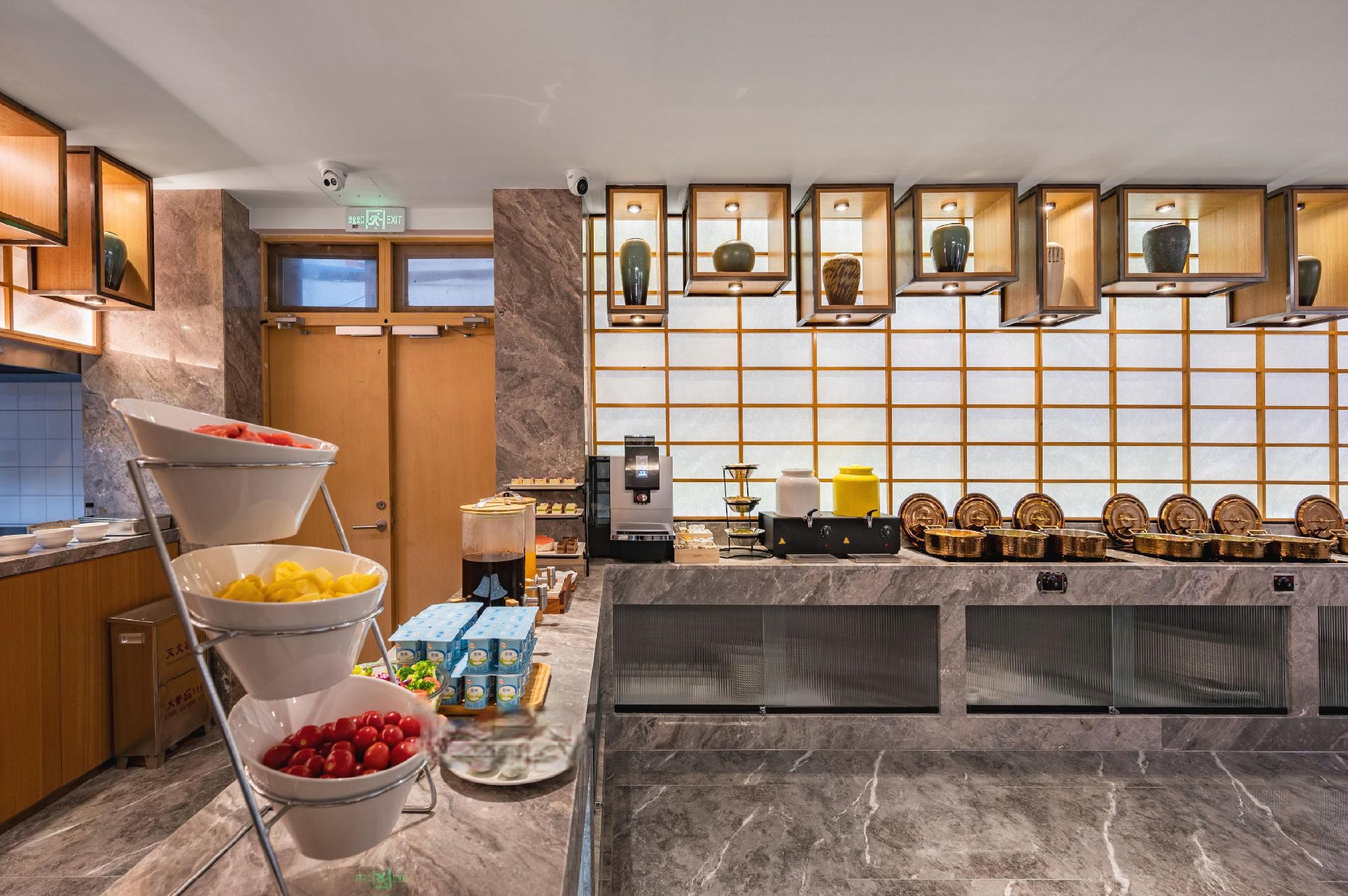 Super 8 Hotel (Beijing Sanlitun Taikoo Li Tuanjiehu Subway Station) 18/23