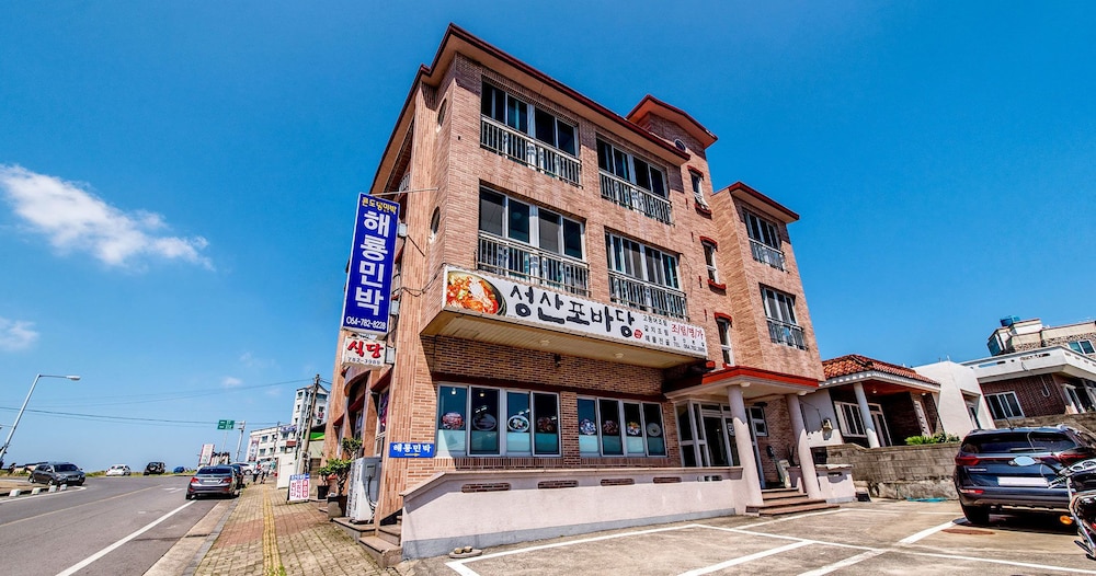 Sea Dragon Pension 4/37