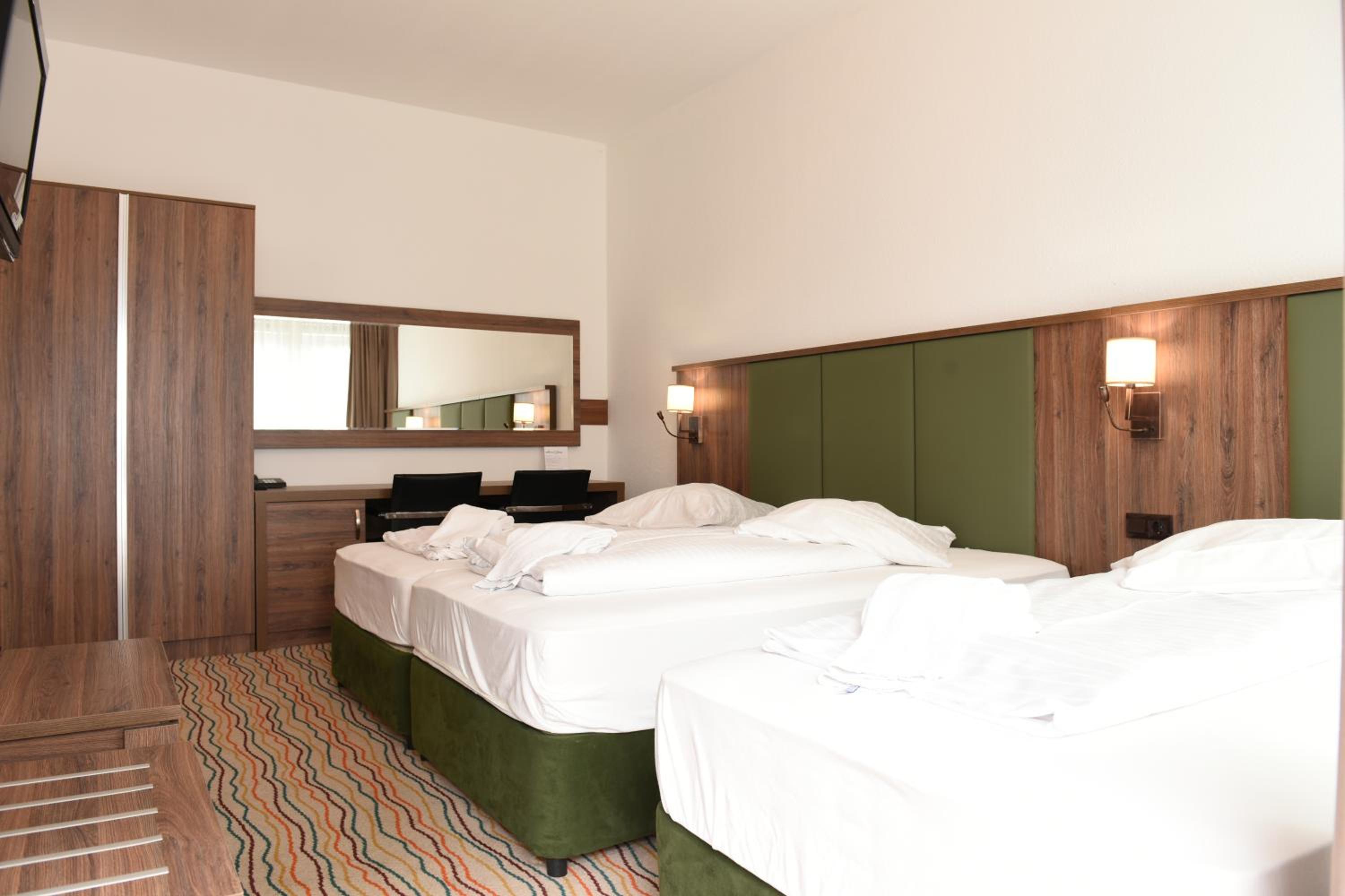 OLIVE INN 15/33
