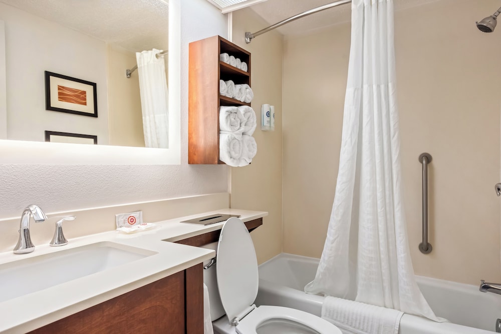 Comfort Inn & Suites Walterboro I-95 62/63