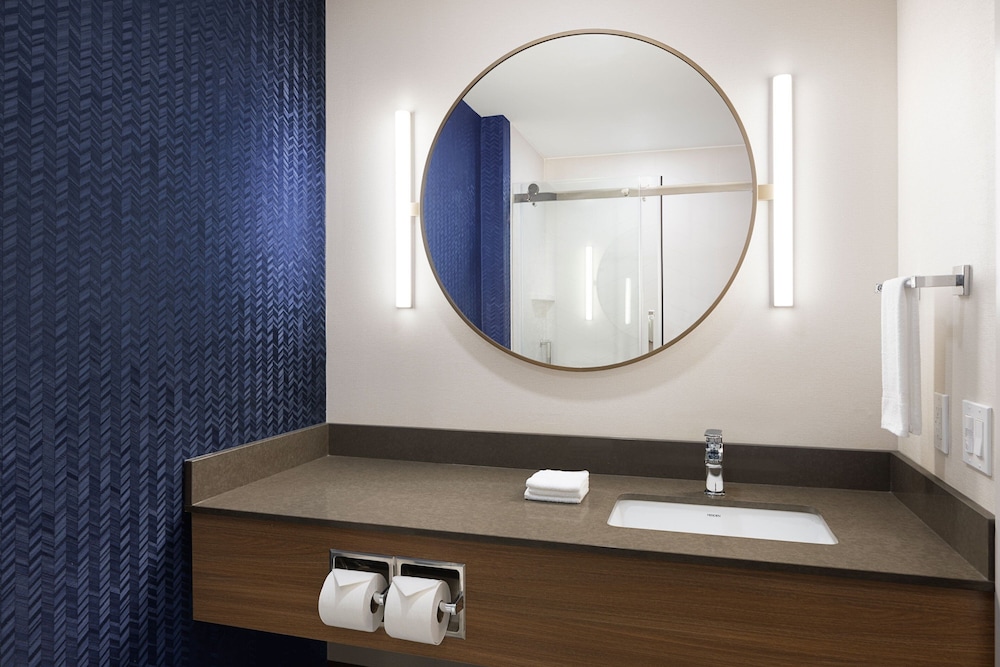 جناح عائلي بسرير كينج بغرفة نوم واحدة، Fairfield Inn & Suites West Kelowna 4/5