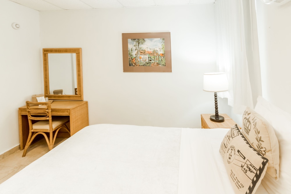 Sandy Beach Hotel 7/57