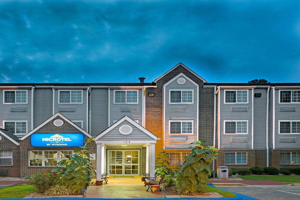 Microtel Inn & Suites by Wyndham Raleigh Durham Airport 1/32