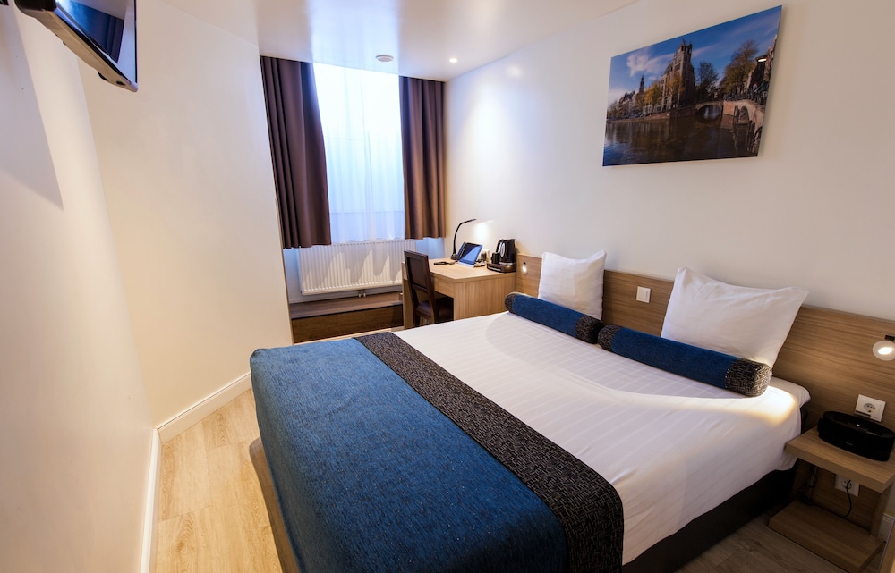 BASEMENT, DOUBLE BED, PARTIAL VIEW