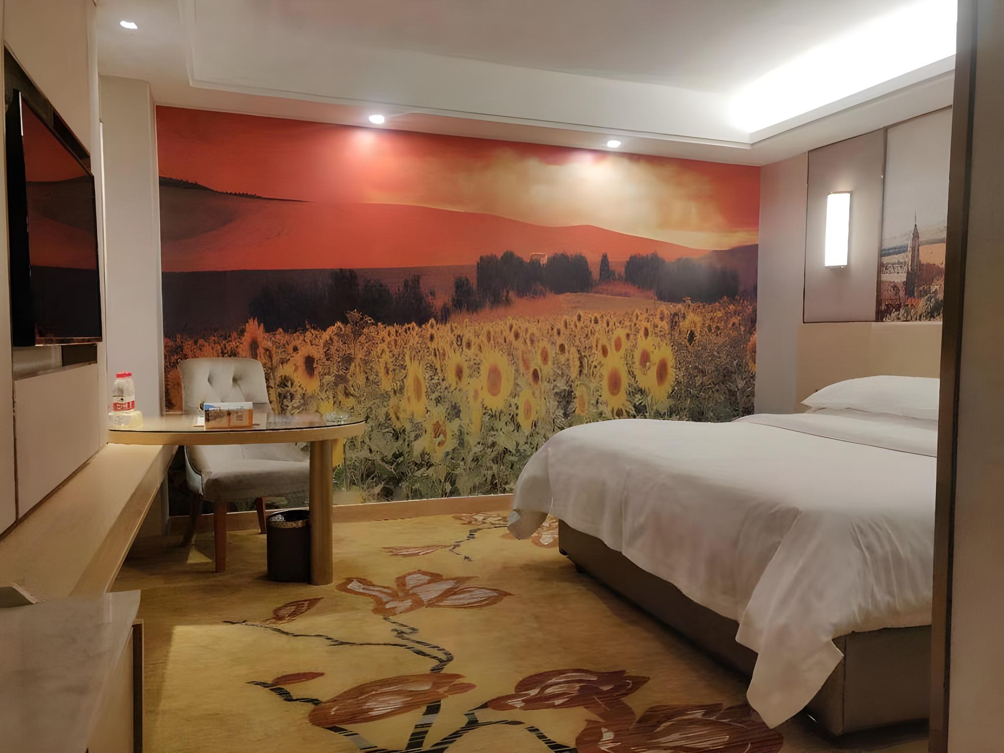 Standard, Queen Bed, No Window