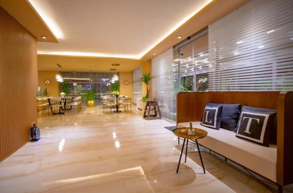 LA TERRAZZA HOTEL 43/60