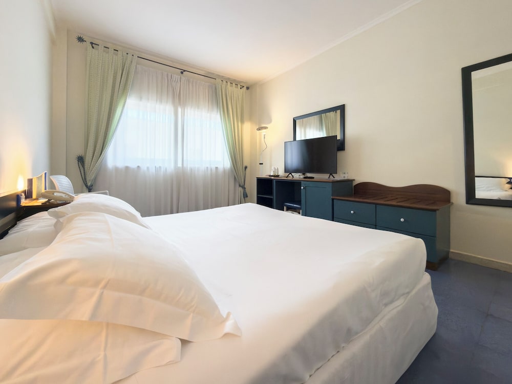 SUMMIT HOTEL 21/70