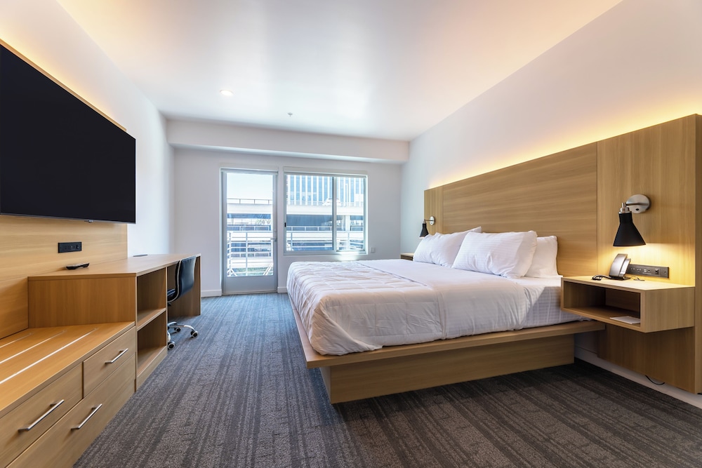 ROOM, KING BED, BALCONY, ACCESSIBLE