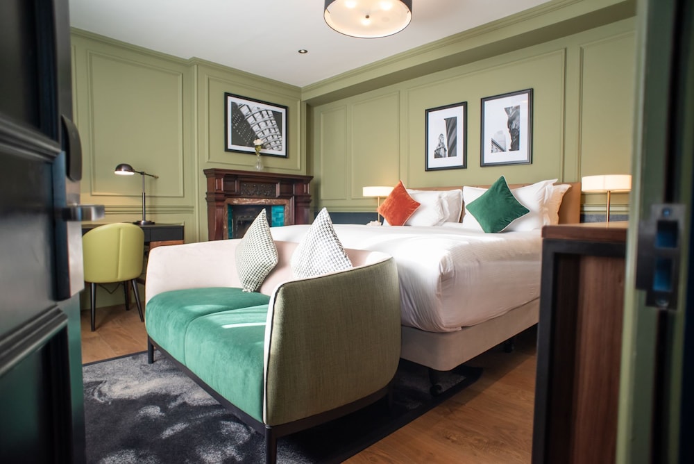 PREMIUM, DOUBLE OR TWIN BED