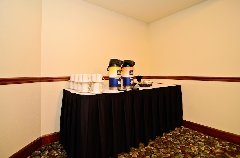 Best Western Louisville East Inn & Suites 9/38