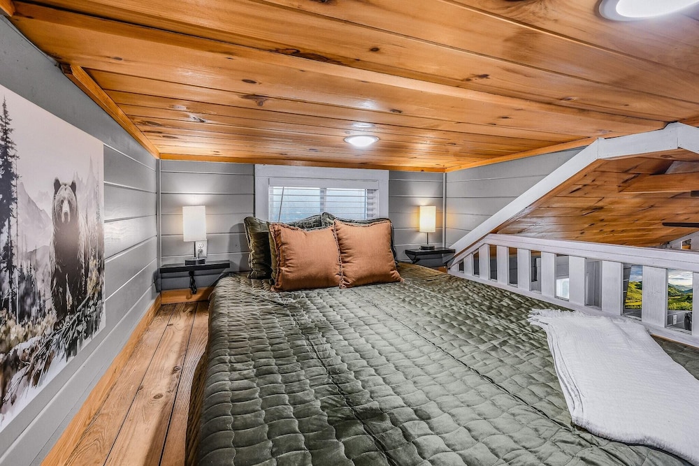 Sojourn Lodging 25/53