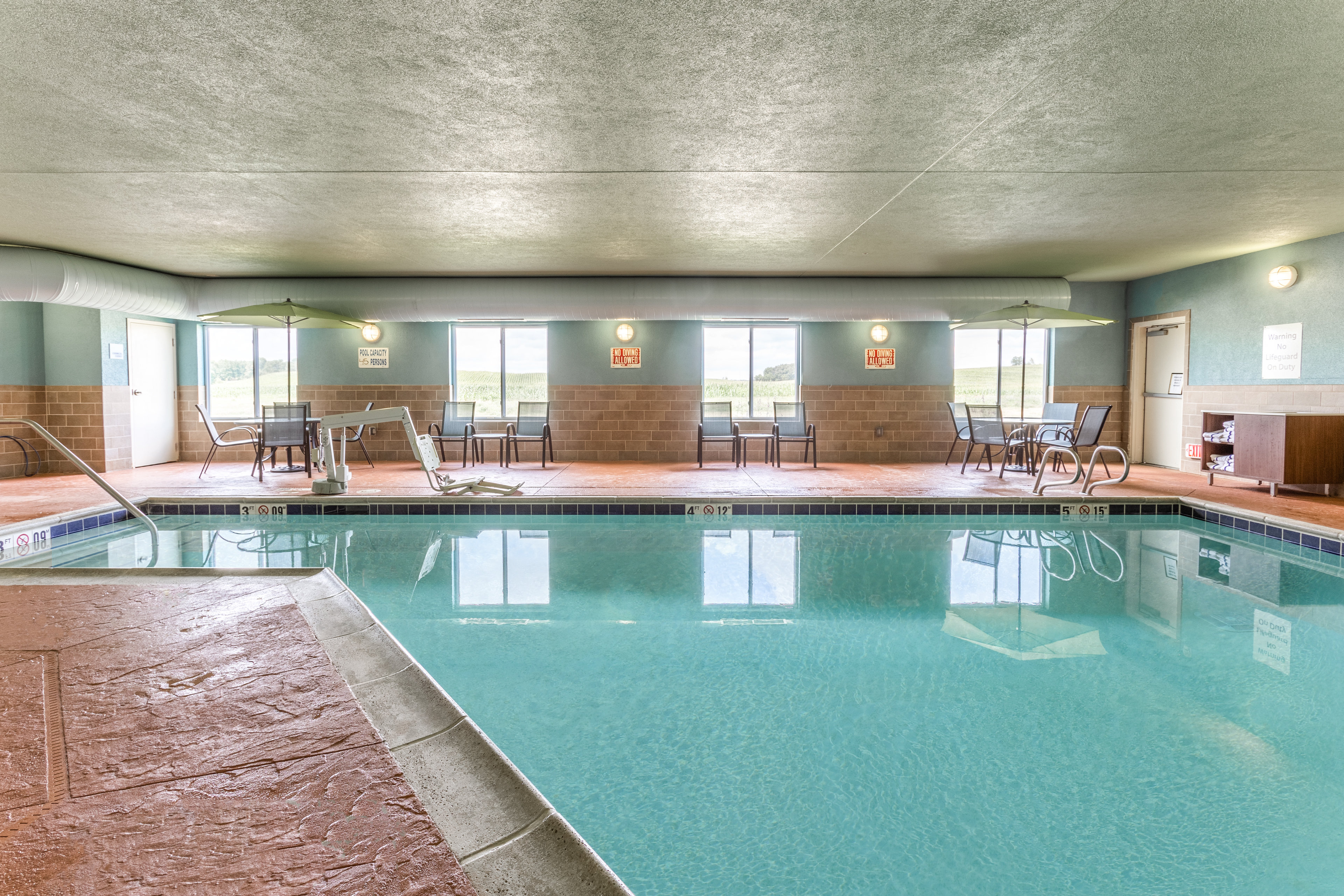 HOLIDAY INN EXPRESS HOTEL & SUITES ALBERT LEA - I-35 51/59
