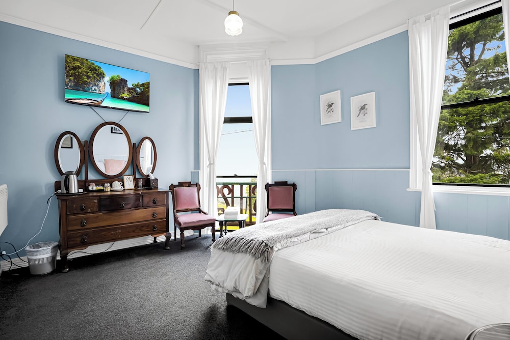 Room, Double Bed, Waterfall View