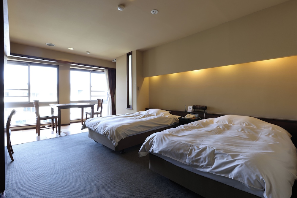 Miyahama Grand Hotel 4/24