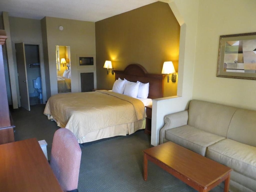 Fairview Inn Suites 16/49