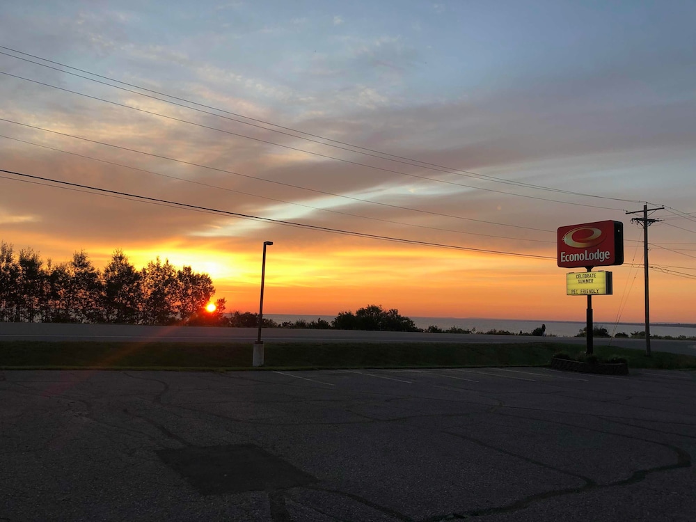 Econo Lodge Lakeview 42/44
